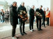 悼念希尔斯堡惨案受害者，多特传奇在慈善赛前向纪念碑献花圈