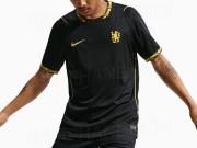 切尔西下赛季客场球衣曝光：黑金配色，队徽依旧为简化版狮子