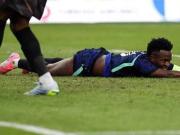 世体：为了证明自己能力，维尼修斯想冒伤病风险出战克罗地亚