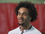 齐尔克泽：我接受队友们的夸奖，我确实会唱歌但唱得并不好