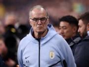 队报：争议中前行，贝尔萨率乌拉圭晋级世界杯却难获人心