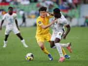 国足vs喀麦隆半场数据：国足半场0射正，控球率45％-55％