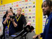 埃兰加谈对波兰：每次遇到莱万他都表现得很出色；比赛要用心踢