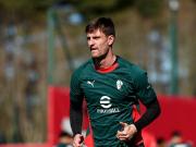 跟队记者：加比亚、菲尔克鲁格和圣地亚哥均主动进行加练