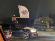 时隔12年重返世界杯，波黑球迷开车上街疯狂庆祝