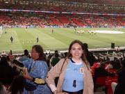 为丈夫加油，阿劳霍爱妻前往温布利现场观战英格兰vs乌拉圭