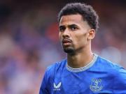 Sky Sports reports that Manchester City are interested in Everton winger Ndiaye and are also prepared to let Grealish leave.
