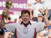 邮报：为了看世界杯，一英格兰网红球迷卖了价值35万镑的房子