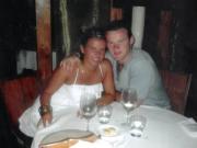 鲁尼社媒为妻子庆生，分享一家人的温馨合影