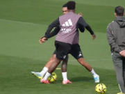  维尼修斯在训练中穿裆阿诺德，引得皇马队友一阵欢呼