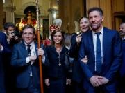 马卡：西蒙尼夫妇参加耶稣受难日巡游，这是马德里热门的活动