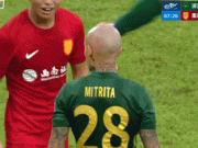 赵震：李镇全在情绪上不停挑逗米特里策，但他自己控制得很好