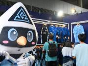  球员同款上身，鹏鹏周边集结从赛场到日常，一站搞定...