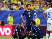 世体：拉菲尼亚伤病史令人担心，右腿本赛季第五次出状况