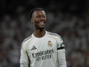 记者：卡马文加经纪公司与红军、枪手联系，皇马定价8000万欧