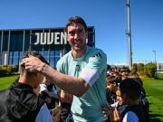 意天空：弗拉霍维奇热身时出现肌肉不适，随后直接返回更衣室