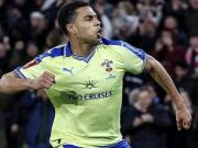 邮报：埃弗顿、曼联正在考察南安普顿中场谢伊-查尔斯