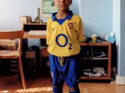 姆巴佩儿时图集：身穿O2阿森纳球衣&房间贴满C罗海报