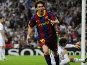 上次欧冠淘汰赛首回合客战皇马先进2球的是巴萨，且当季夺冠