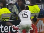 皇马战拜仁现争议一幕，居莱尔拖拽倒地的奥利塞引起双方冲突