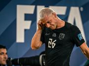 挪威助教：瑞尔森大腿前侧有一小块淤青，所以最好换人