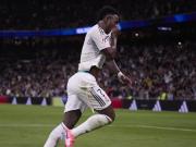 范德法特：维尼修斯很惹人烦，他一碰就倒然后希望对手被罚下