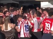 你也干了？马竞远征球迷在诺坎普球场外齐唱歧视穆斯林歌曲