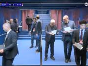 着急上厕所？西蒙尼焦急等待裁判吹哨后，迅速跑进球员通道