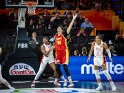 中国女篮61-94不敌美国女篮，张子宇13+6，韩旭11+10