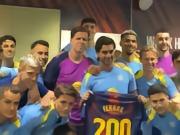 在对阵西班牙人赛前，费兰-托雷斯领取200场纪念球衣