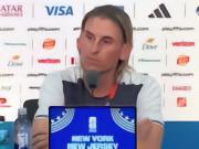 HLV Ecuador Beccacece: 'Dù ra đi, tôi sẽ đứng thẳng mà ngã, không bao giờ quỳ gối' | World Cup 2026