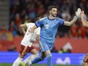 世体：西班牙国家队门将教练现身诺坎普考察霍安-加西亚