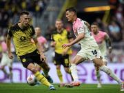 多特高层：嘘施洛特贝克是不合适的，球迷和多特球员是共同体