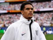 记者：夸安萨和詹姆斯缺席训练，图赫尔可能要为右后卫另寻方案