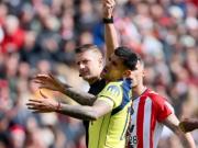 一人搅乱防线，桑德兰前锋布罗贝伊上半场造热刺3名后卫染黄