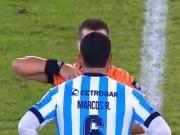 罗霍在阿超因肘击对手被罚下，还骂裁判是个“XX养的”