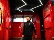 对比上一场曼联首发换4人：乌加特、谢什科、利马、马兹拉维