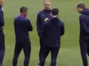 西媒：训练课前，弗里克向欧足联官员抱怨大都会球场草皮问题