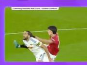 因拉拽对手头发染红，利马曼联生涯首次被罚下