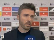 卡里克：对方能肘击约罗，利马被甩到脸顺势带到头发却被罚下