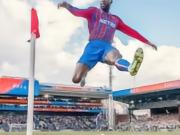 右滑，看角旗杆被踢全过程