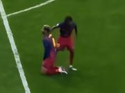 成熟了，亚马尔赛后拥抱安慰落寞的莱万、阿劳霍等人