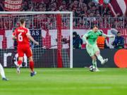 心态好，诺伊尔14年前开场25秒被斯坦吊门，但沙矿5-2大胜