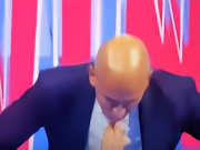 被问到意甲何时才能提高，迪卡尼奥用头撞桌子回应导致受伤