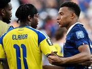 记者：法国3-0瑞典，姆巴佩梅开二度后与埃兰加用法语交流