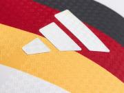 阿迪世界杯球衣将三道杠条纹融入球衣图案，可能违反FIFA规则