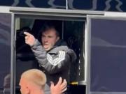 莱斯特城输球濒临降级，温克斯赛后与球迷发生激烈言语冲突