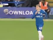 不受待见，加纳乔上场后随队出征的曼联球迷发出阵阵嘘声