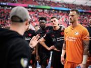 将对阵拜仁，药厂死忠球迷为激励球队与球员进行了面对面交流