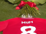 令人动容，安德森带着印有“母亲”字样的球衣出场，森林球迷为其鼓励